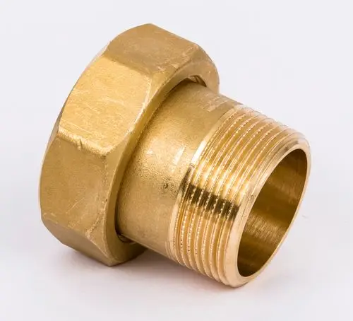 Anschlussteil aus Messing mit einem gewindeten Innen- und Außengewinde. Produkt von Danfoss, geeignet für Rohrverbindungen.